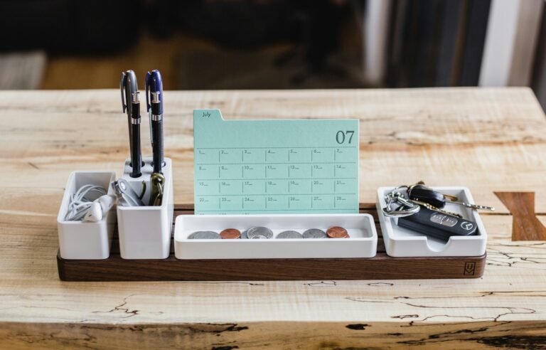 Entryway key tray