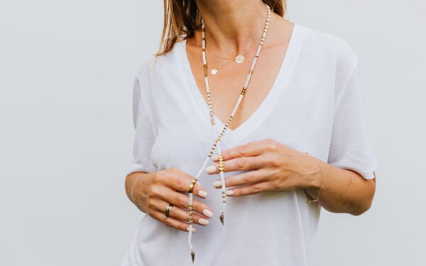 Simple jewelry layering ideas that look thoughtful, not overdone