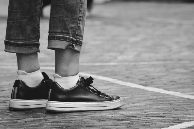 Sneakers dress street