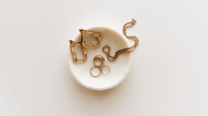 Small jewelry switches that quietly refresh your everyday style