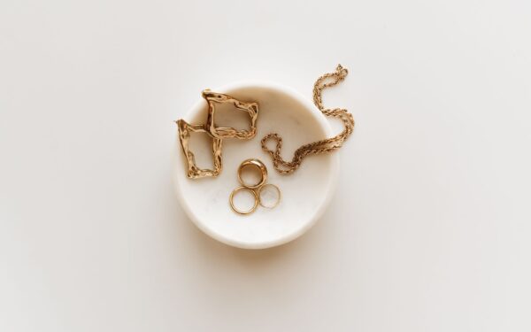 Small jewelry switches that quietly refresh your everyday style