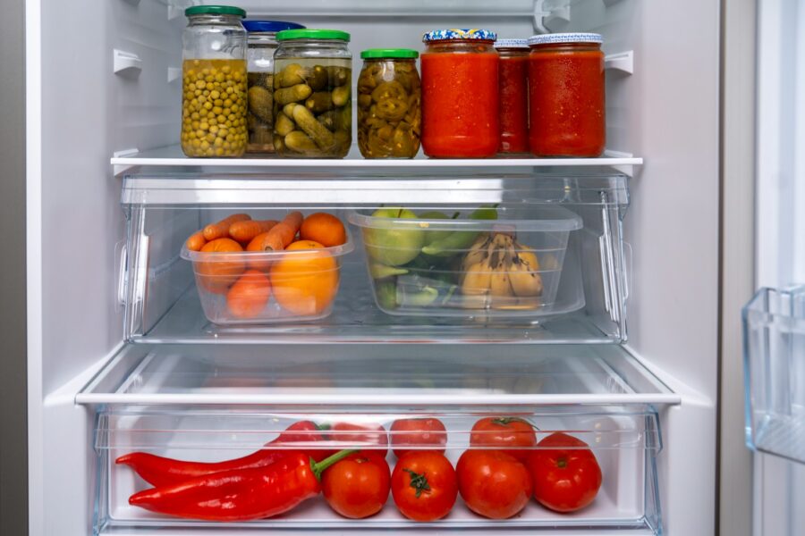 Organized refrigerator shelves