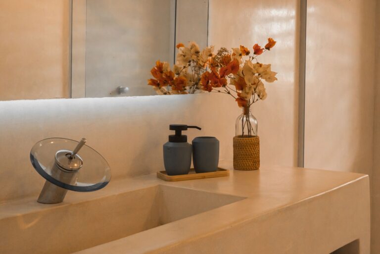 Bathroom counter organizers