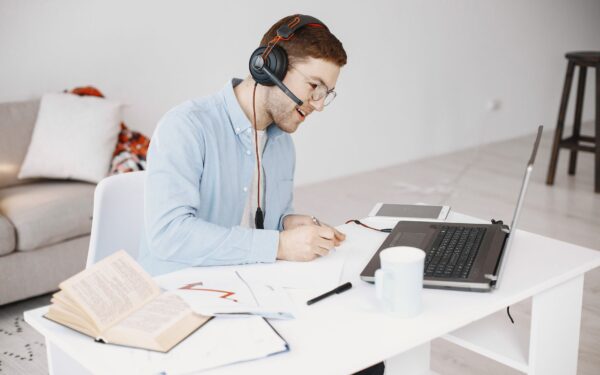 Smart ways to build a budget-friendly tech setup for studying and remote work